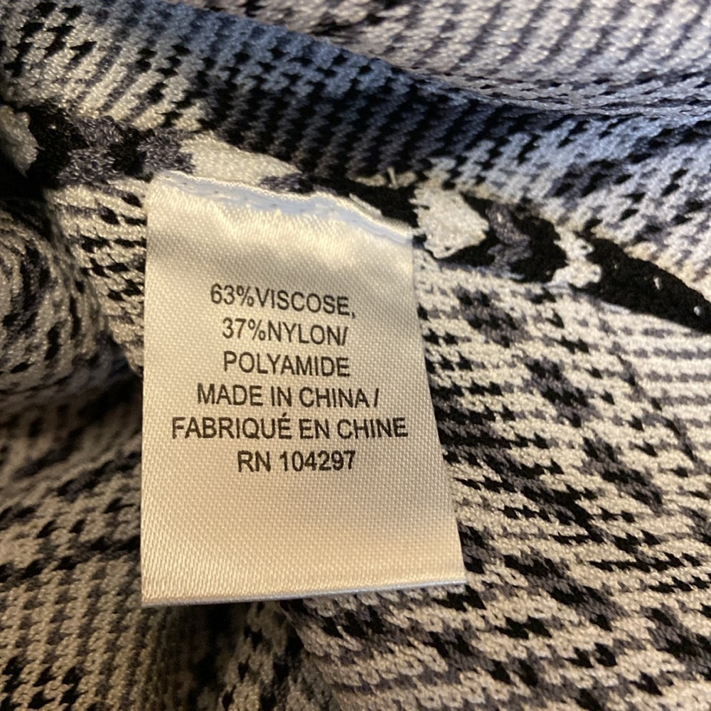 Milly Woman’s Graphic Jacquard Flare Shell-Blavk/White Petite NWT - Picture 8 of 8